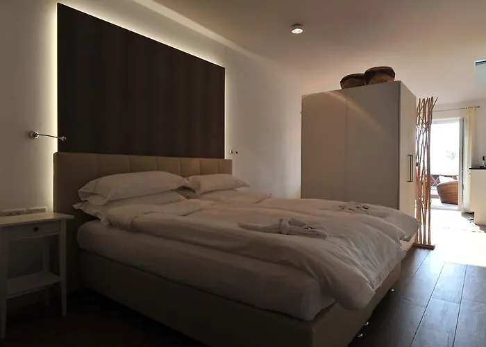 לינה וארוחת בוקר Zeno 4*