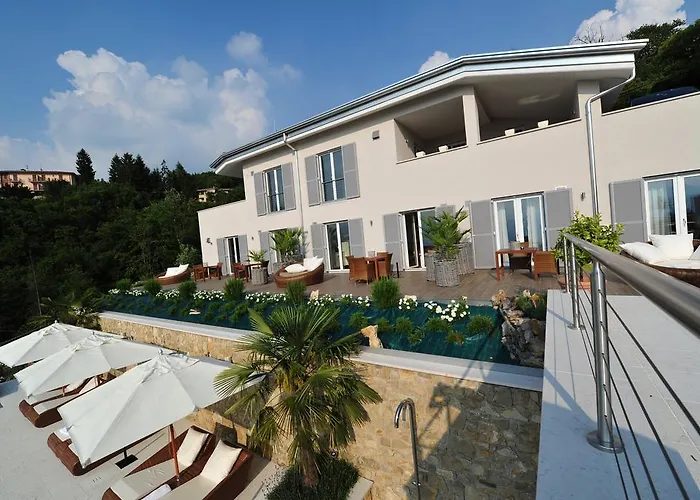 לינה וארוחת בוקר Zeno